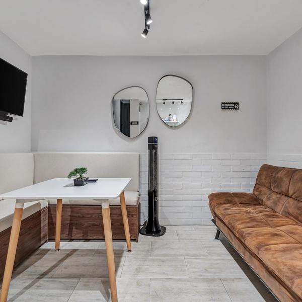 NOWA Gaira Apt Provenza Walkable Area, AC & Balcony facing KarolG club, Medellín