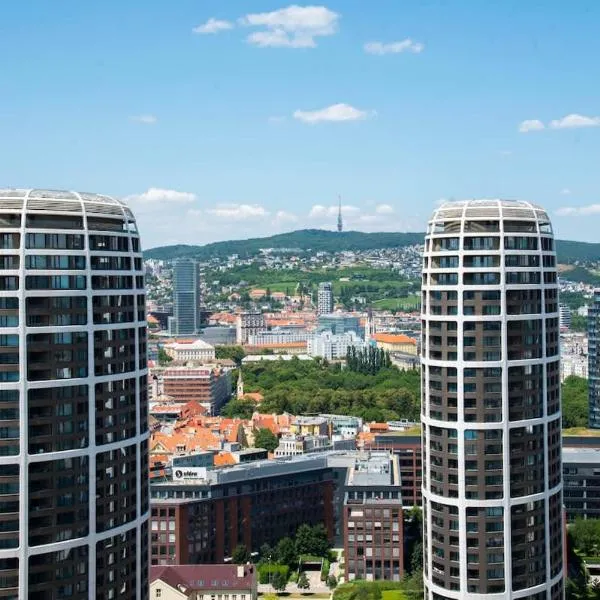 28th floor Luxury Skyline 1BDRM Apartment - Downtown City center, hotel v mestu Bratislava
