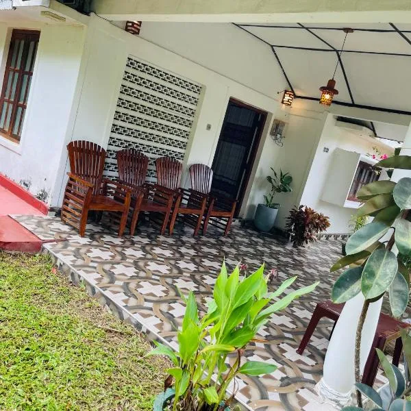 Charitha Rest, hôtel à Ampara