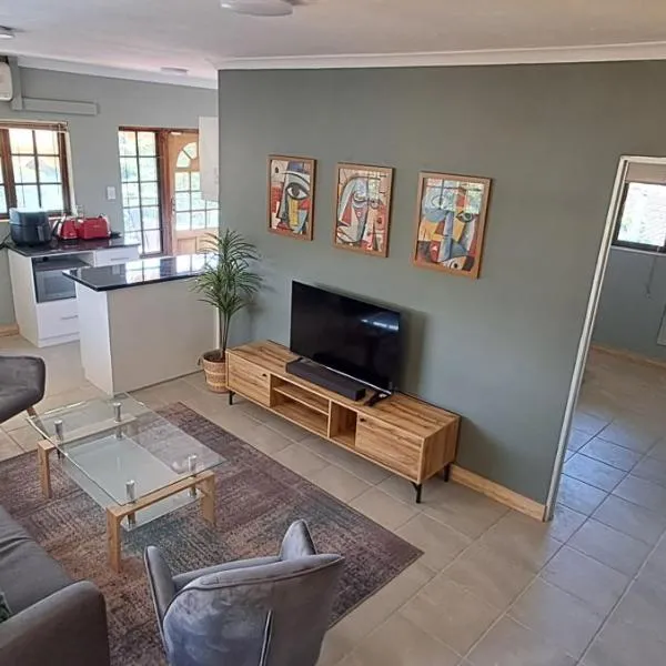 Chic Flat with Stunning Views, hotel em Westville