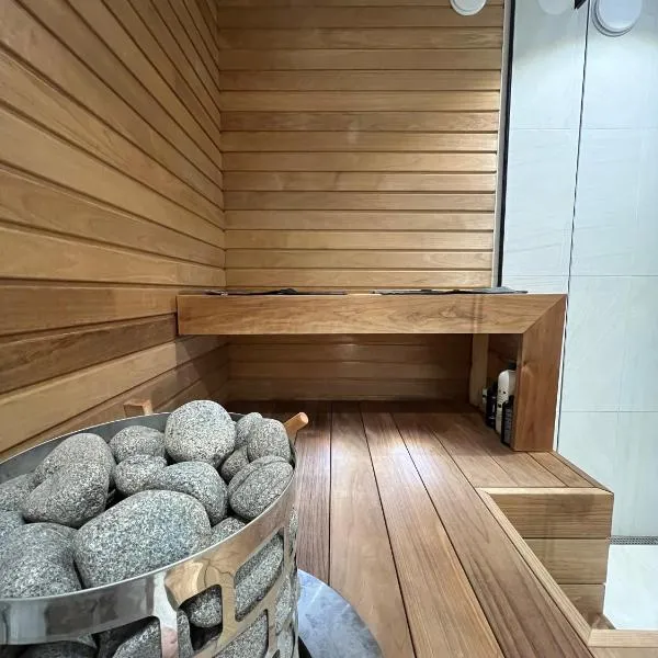 Hidden Gem with Private Sauna, In City Center, hótel í Helsinki