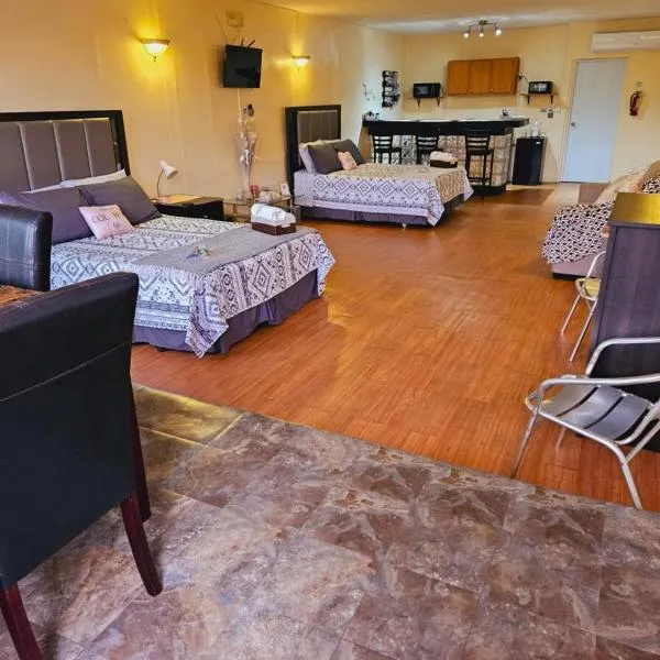 West Side Studio Apartments, hotel en Añasco