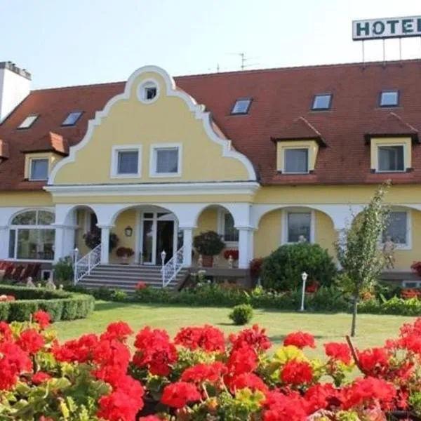 Barokk Hotel、ヘジェシュハロムのホテル