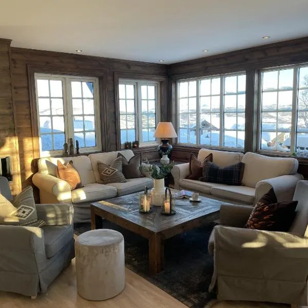 Geilo-Kikut, Ski-In, Ski-Out with Stunning Trails and Perfect Location, hotel in Geilo