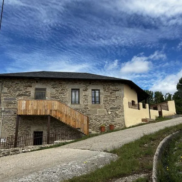 El tejo milenario, Hotel in Requejo
