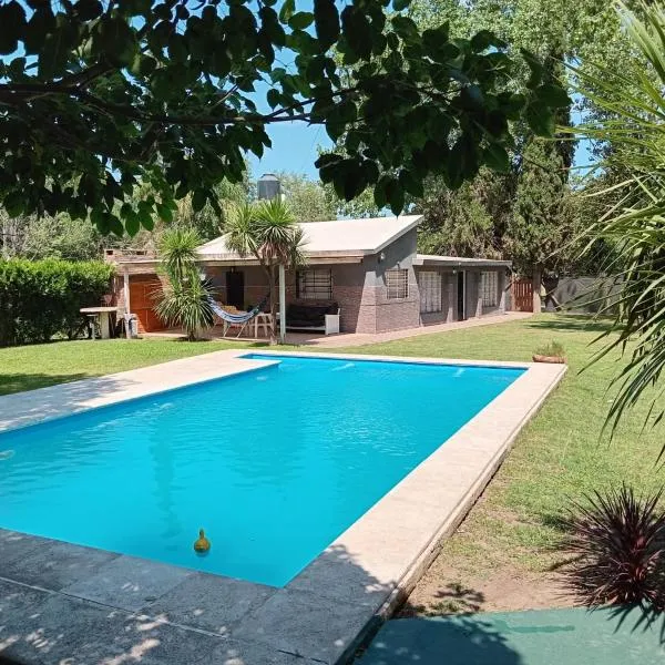 La Casa de Los Dos Pinos, khách sạn ở Funes