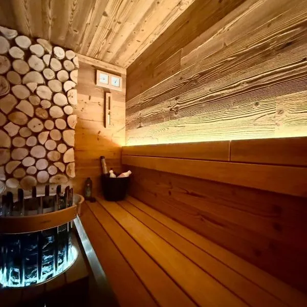 Apartment Líška with view of High Tatras and private sauna, hotel in Svit