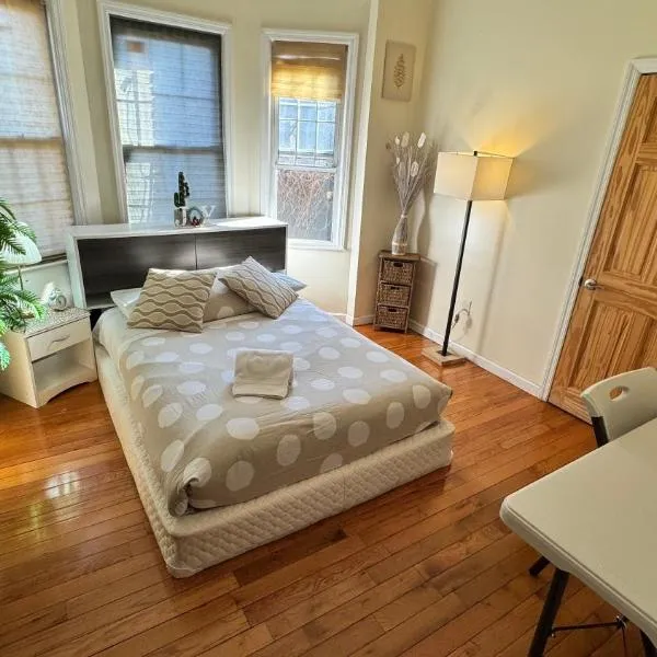 Serenity Room JFK, hotel in Far Rockaway