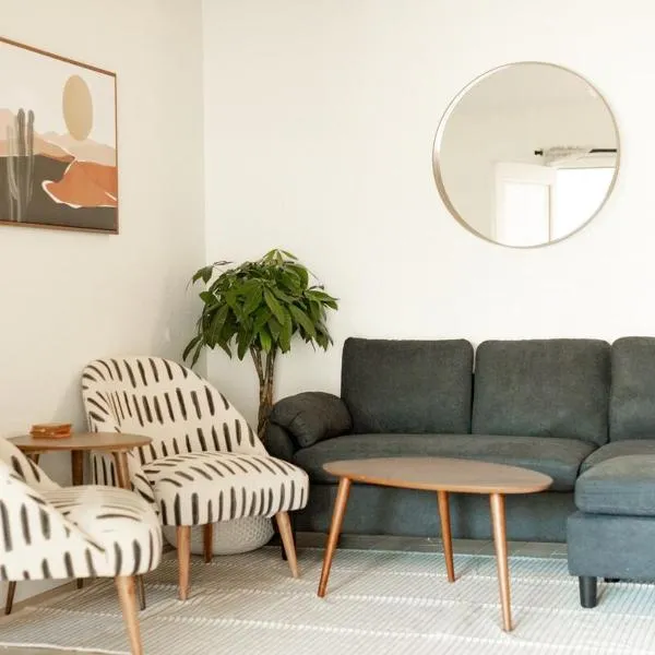 Next Getaway Home-3 Rooms, 4 Bed, 2 Bath, Backyard, hotel em Mesa