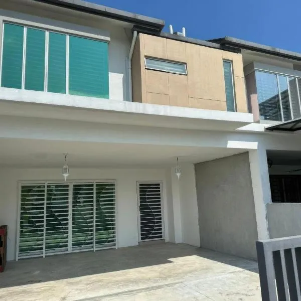 D'Sally Homestay KLIA Sepang, hotel v mestu Sepang