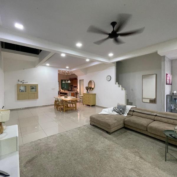 Rumah Burong - A spacious homestay in Sendayan, Kampong Baharu Jimah