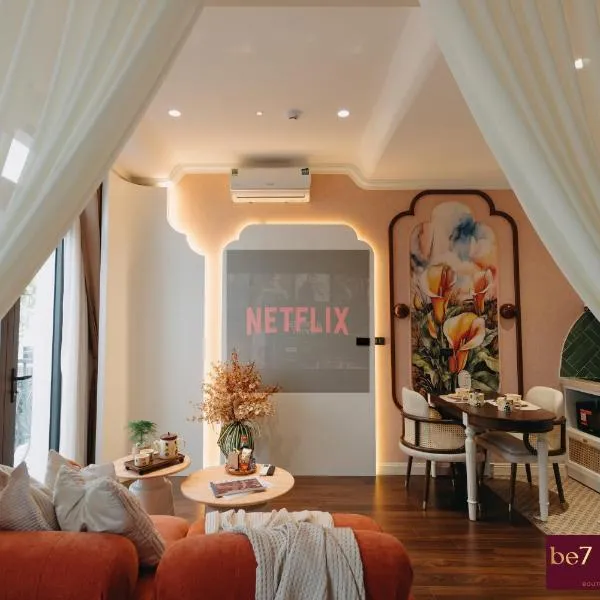 High Ser-Apt -Warmly & Spacious- Peaceful- Bathtub- Greenview- Nearly bus stop- 30mins by car to HanoiOldQuater - Vinhomes OceanPark, hotel in Hanoi