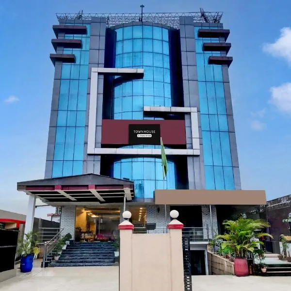 Townhouse Hatigaon Near Medicity Formerly Hotel Grand Majesty, hotel en Guwahati