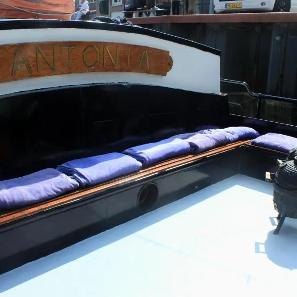 Zeilschip Antonia, hotel in Groningen