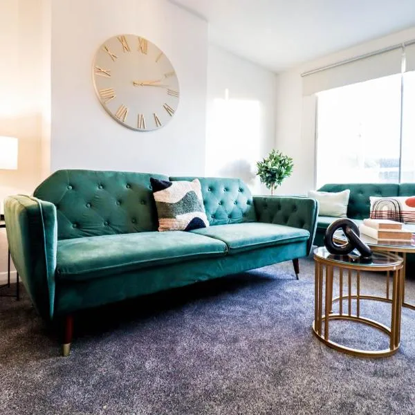 Charming 3-Bedroom Flat Clapham Comfort, hotel in London