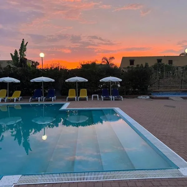 Villetta giardino, piscina, mare, ξενοδοχείο σε Campofelice di Roccella