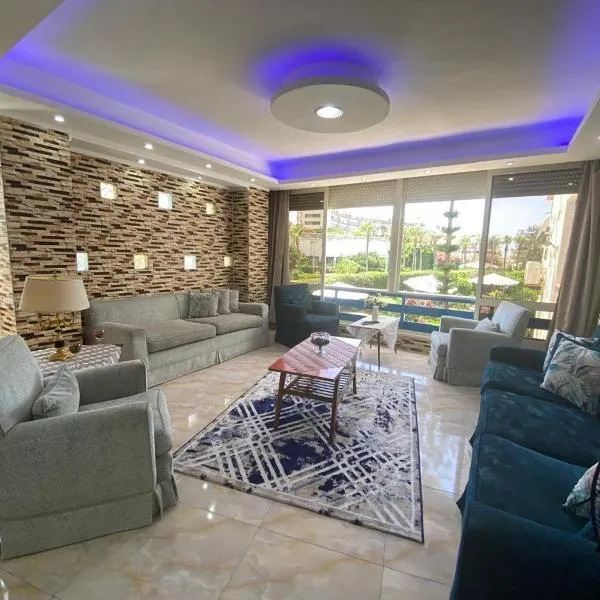 Salah Eldin 2 bed rooms Super Lux Chalet apartment , Garden&sea view, first floor , Family only سوبر لوكس شاليه دور اول المعموره الشاطىء اسكندريه Mamoura Alexandria مع كارنيهات الدخول طول السنه و الشاطىء الخاص من اول مايو لنهايه اكتوبر للعائلات, hotel v destinaci Alexandria