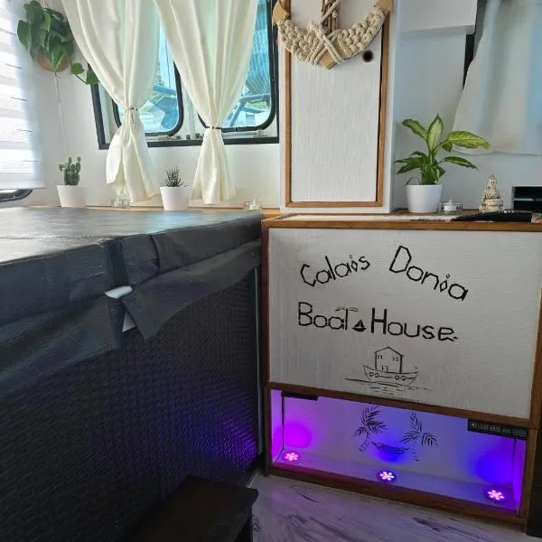 Calaidonia boat house, hôtel à Calais