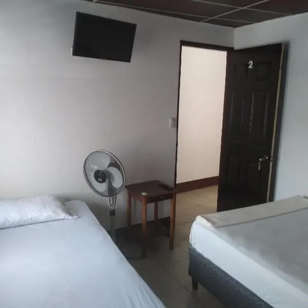 Hostal don Frank, Hotel in San Carlos