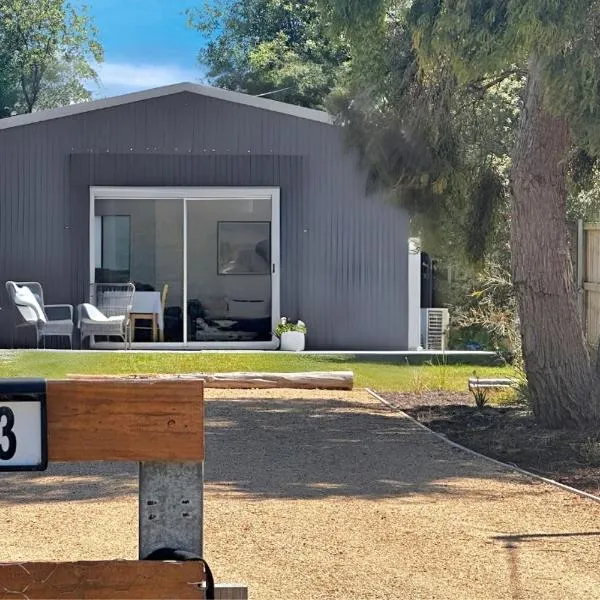 Two Gums Cottage, hotel di St Helens