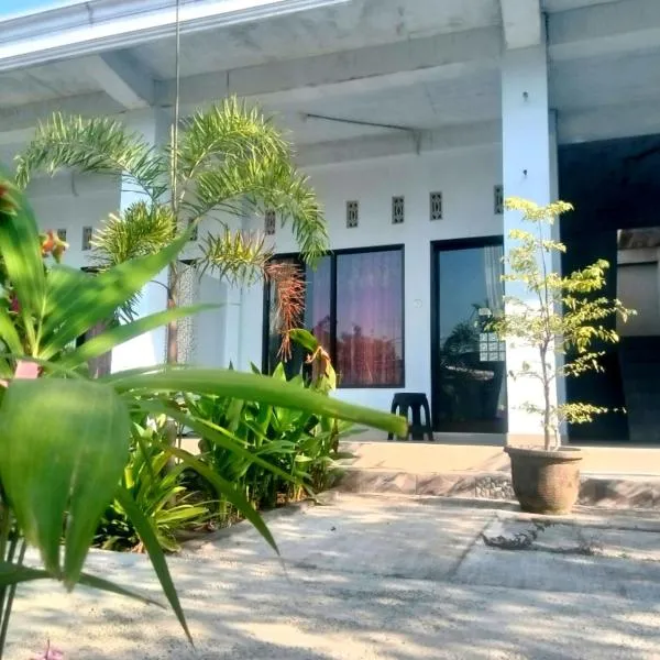 NURBATA HOLDING'S Hostel, hotel in Kuta Lombok