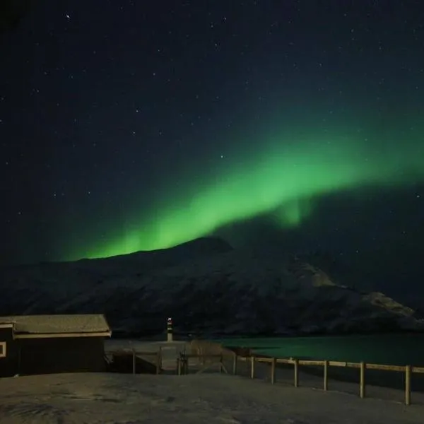 Cozy cabin by the sea, hotel v destinaci Tromsø