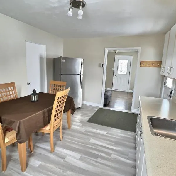 Appartement 2 chambres avec balcon, khách sạn ở Rouyn