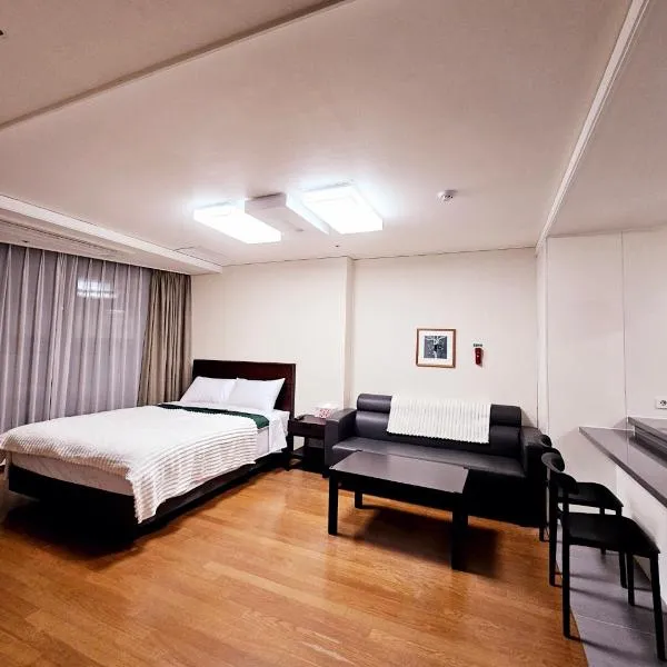 2 minutes run to the sea only 152m, special benefit of Spa Waterpark 195m away, Hotel in Busan