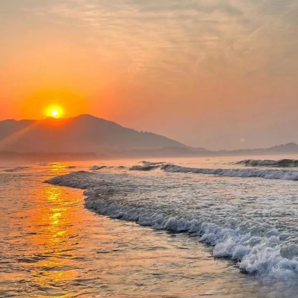 Qingdao Wushe Yujianshanju Tangchi Seaview Hotel, hotel di Qingdao