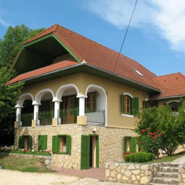 SzaSza apartman, hotel in Ábrahámhegy