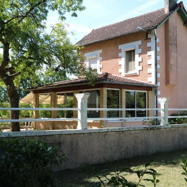 Gîte La grave haute sud, hotel u gradu Mauzac-et-Grand-Castang