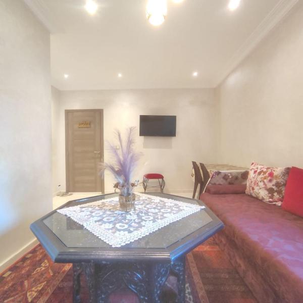 Mounia Moon, Casablanca