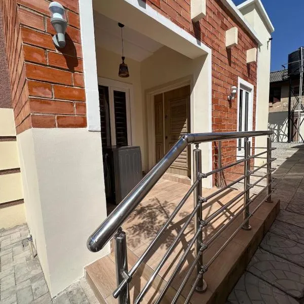 Urban Oasis 2 BEDROOM, hotel v Kadune