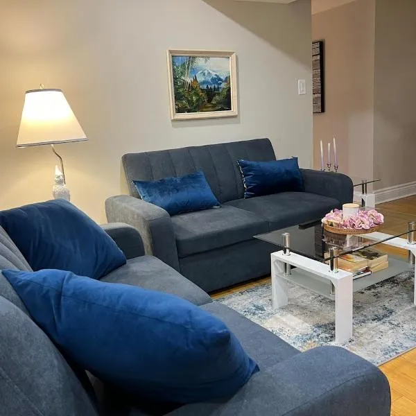 Entire Basement Apartment, hotel in Toronto