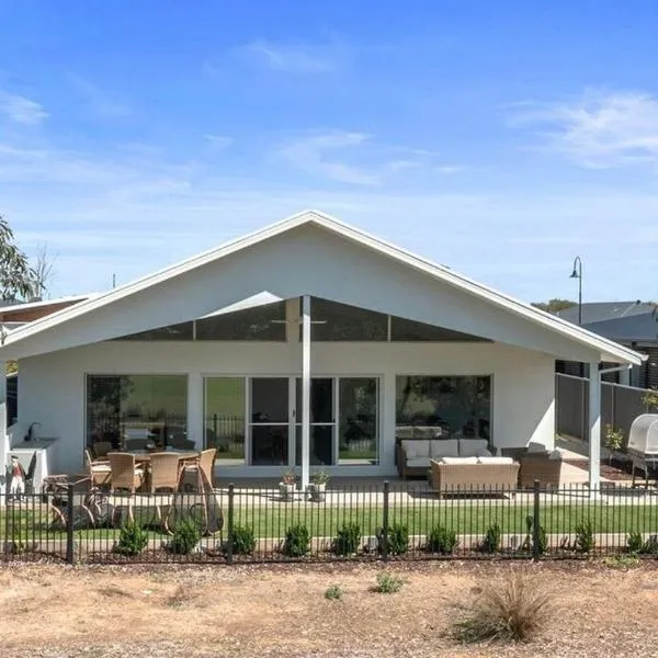 Paradise on the Fairway, hotel in Yarrawonga