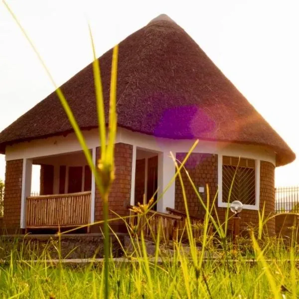 The Dream Experience Lodge - Support an Orphanage, hotel em Kasese