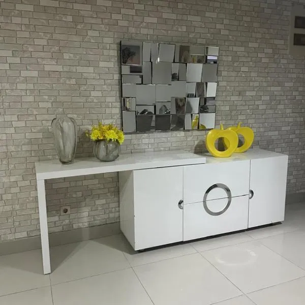 Júlia House, hotel in Luanda