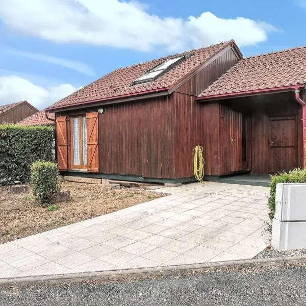 Chalet confortable à Giffaumont-Champaubert avec terrasse, hotel en Giffaumont-Champaubert