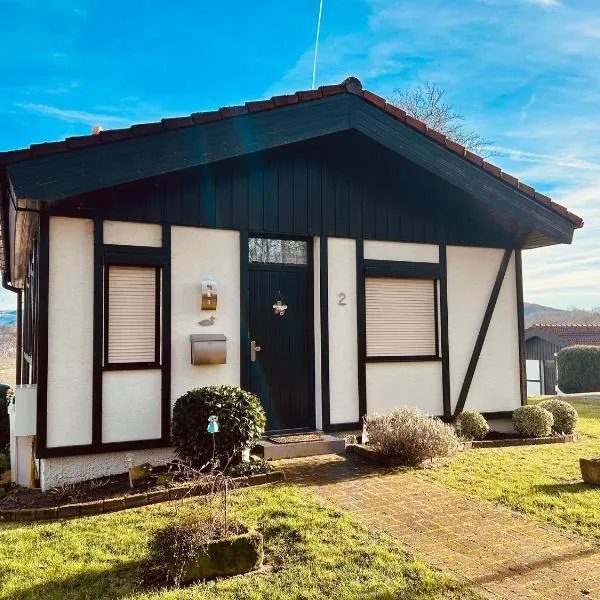 2 - Gemütlicher Bungalow am Fuße der Wasserkuppe, Hotel in Dipperz