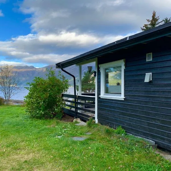 Cabin "Morell" by the Hardangerfjord, hotel in Utne