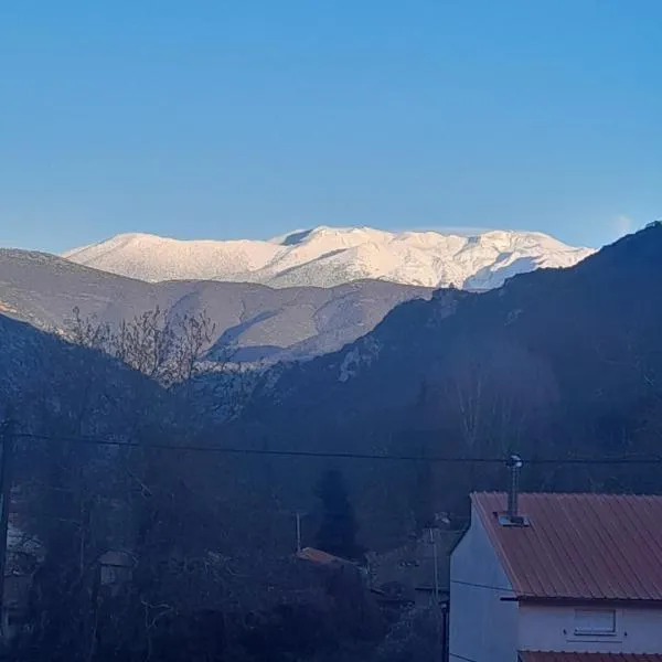 Helmos Mountain View, hotel in Kértezi