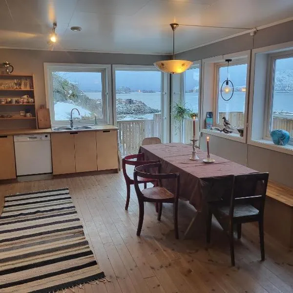 Private Apartment By The Sea, hôtel à Vestvågøya