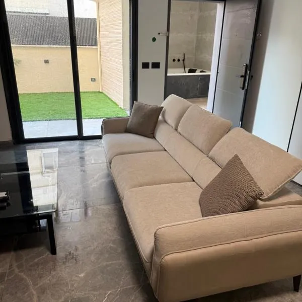 אחוזת בר אילן עם גקוזי יש בדירה ממד, Hotel in Qiryat Motzkin