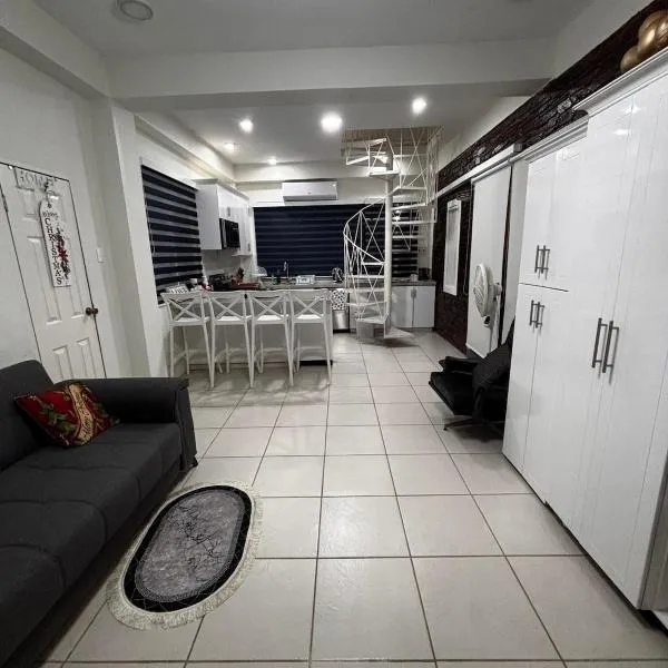 Elm's Secret Nest, Westmoorings-2 Bedroom Suite and Pool, hotel in Port-of-Spain