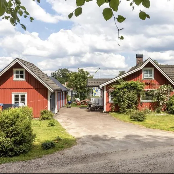 Stuga nära Ullared Mitt i Åkulla bokskogar, hotel in Rolfstorp