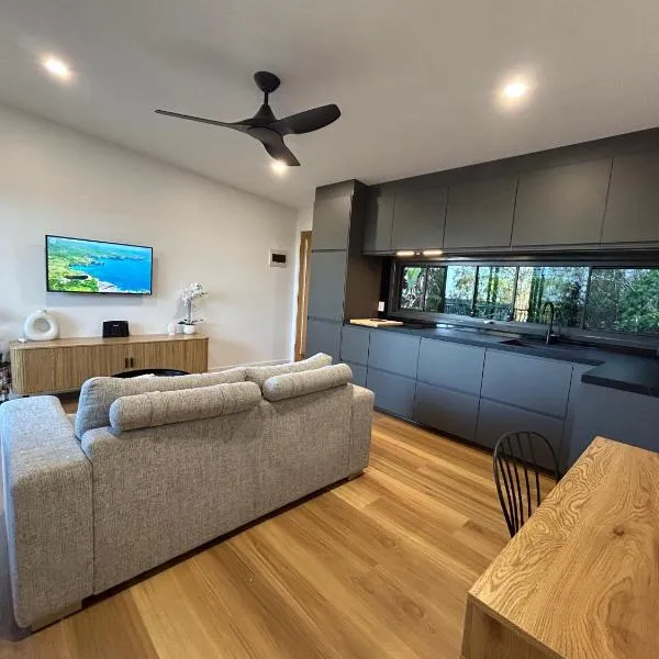 Our Treehouse near Mooloolaba, ξενοδοχείο σε Buderim