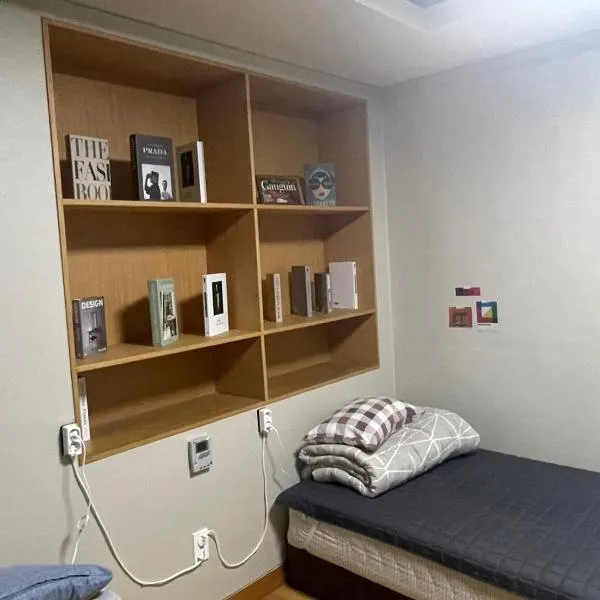 Lyndon Guesthouse, hotel in Jeju