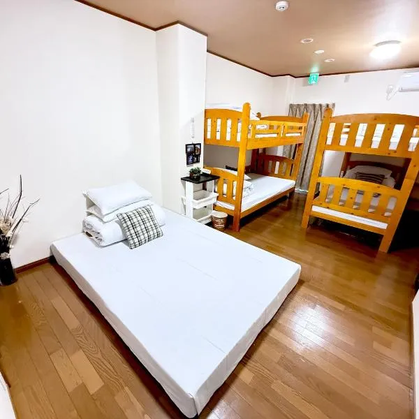 PetitHotel017全室ミニキッチン付きファミリルーム 飲食街中心 阿波踊り会館7分 文理 徳島大学 アスティとくしま車8分, hotel in Tokushima