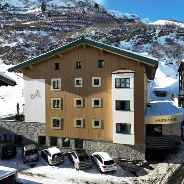 Hotel Albona Nova, hotel i Zürs am Arlberg