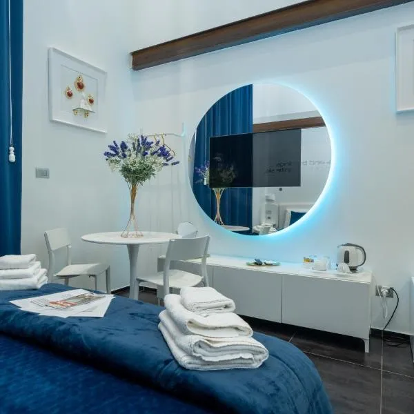 Skyhouse Chiaia, hotel in Naples
